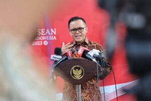 azwar anas