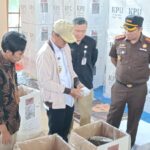 Pj Bupati Karanganyar Tinjau Logistik Pilkada, Pastikan Semua Dalam Kondisi Aman