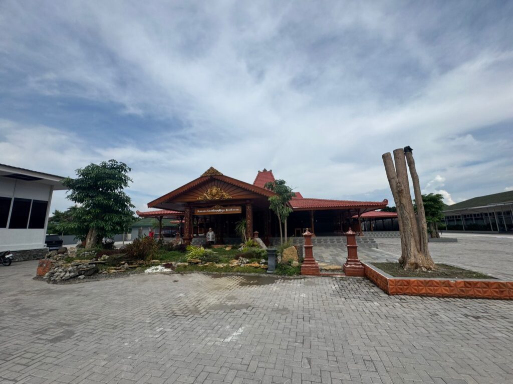 WhatsApp Image 2025-11-08 at 19.51.07_eee922e9