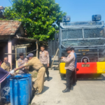 Atasi Kekeringan, Polres Jepara Salurkan Air Bersih dengan Armada AWC